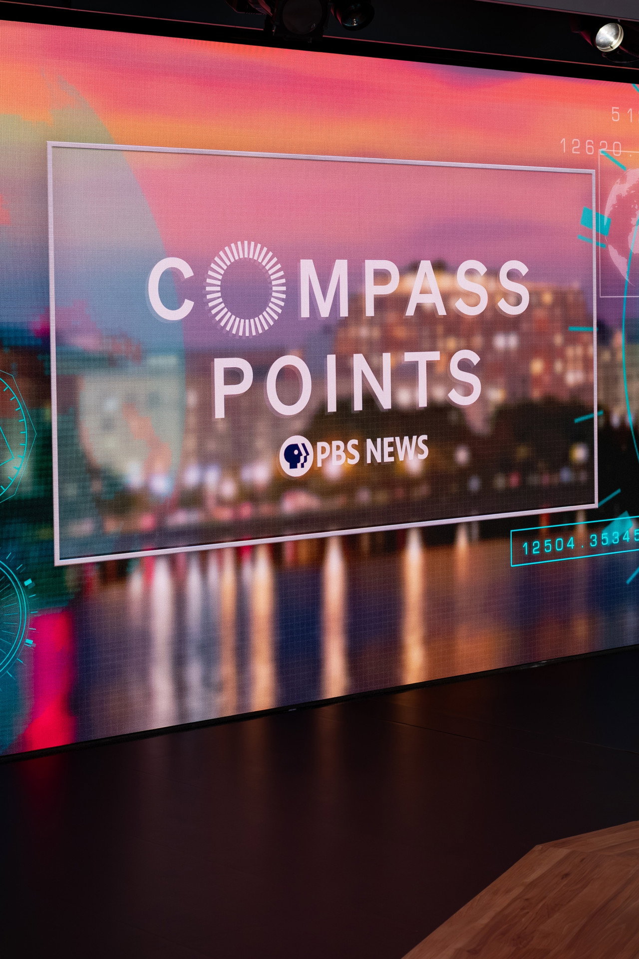 Pôster de Compass Points: PBS News