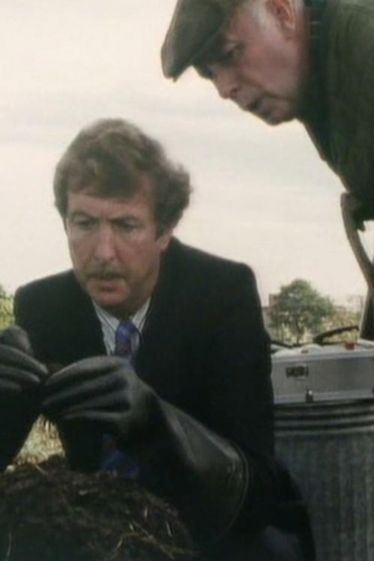 Pôster de One Foot in the Grave: The Man In The Long Black Coat