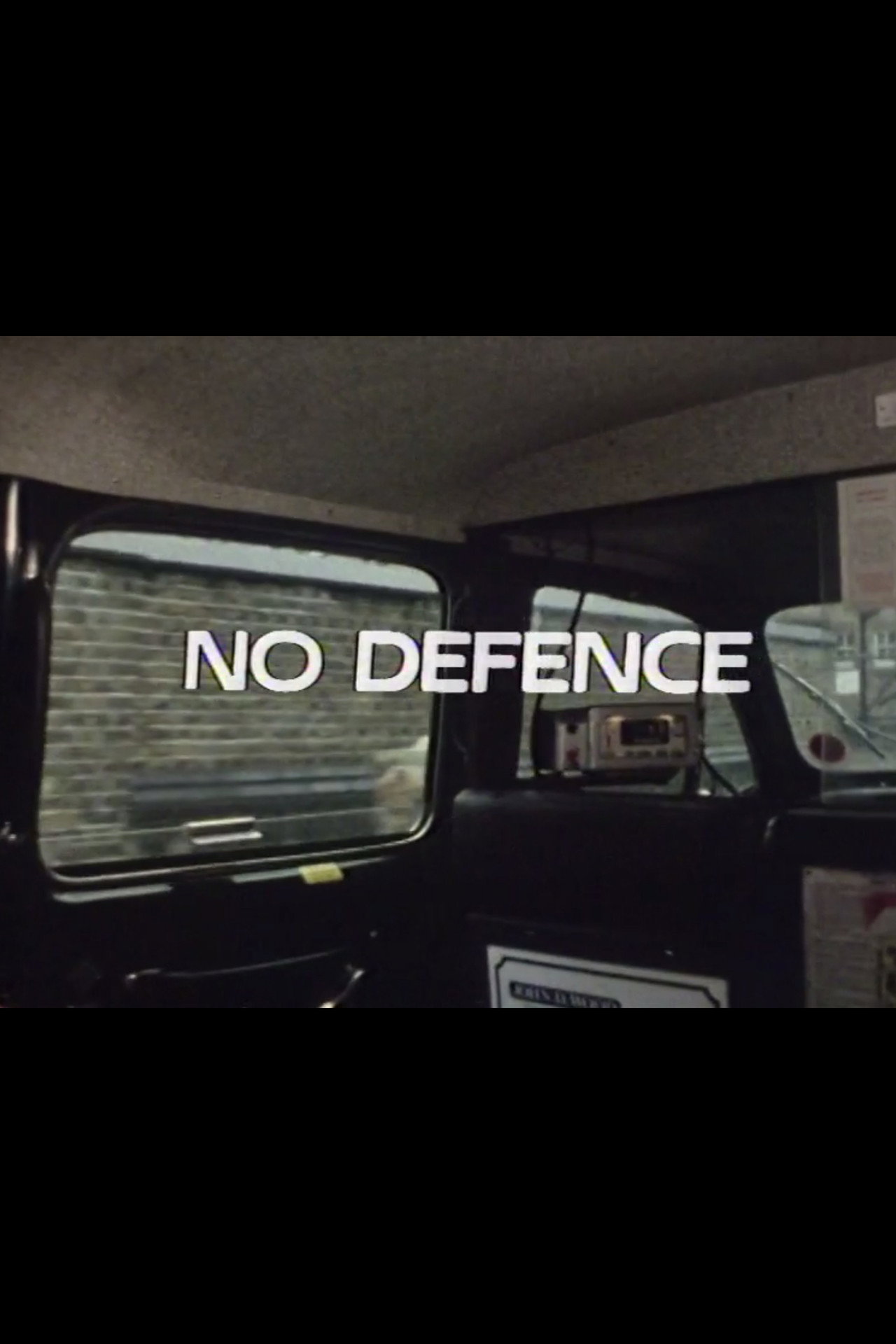 Pôster de No Defence